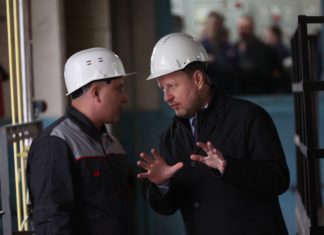 Губернатор Алтайского края Виктор Томенко посетил котельную №1 в Новоалтайске, которую планируют модернизировать в этом году