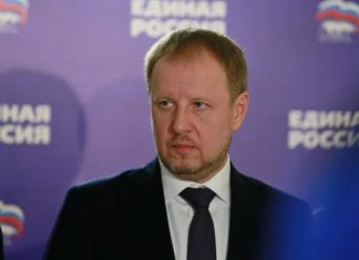 Губернатор Виктор Томенко в телеграм канале сообщил, что для того, чтобы уравнять денежное довольствие мобилизованных и контрактников в зоне СВО, в Алтайском крае военнослужащие, заключившие контракт с 1 марта 2023 года, будут получать дополнительную материальную помощь в размере 100 тысяч рублей.