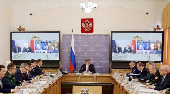 Губернатор края Виктор Томенко принял участие в видеоселекторном совещании по вопросам готовности регионов Сибири к паводку и пожароопасному сезону