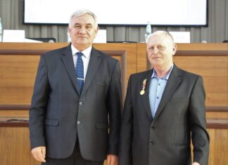 Глава фермерского хозяйства из Суетского района Василий Вознюк награжден медалью «За заслуги во имя созидания»
