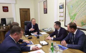 Губернатор Алтайского края Виктор Томенко и генеральный директор «Россети Сибирь» Антон Дьячков обсудили повышение надежности электросетевого комплекса региона