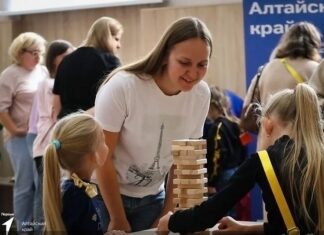 В районах Алтайского края проходят семейные вечера «Движения первых»